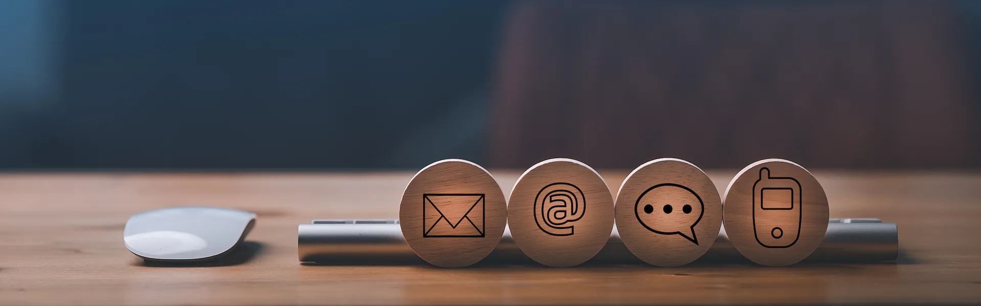 Бізбен хабарласыңы